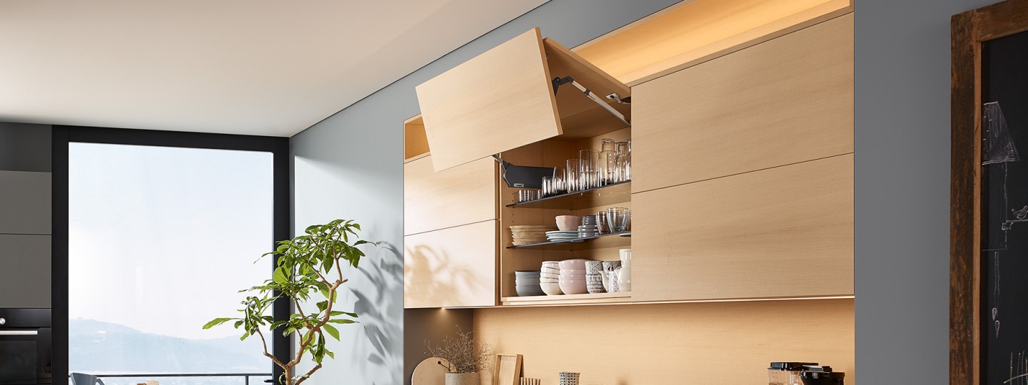 BLUM AVENTOS в верхнем шкафу